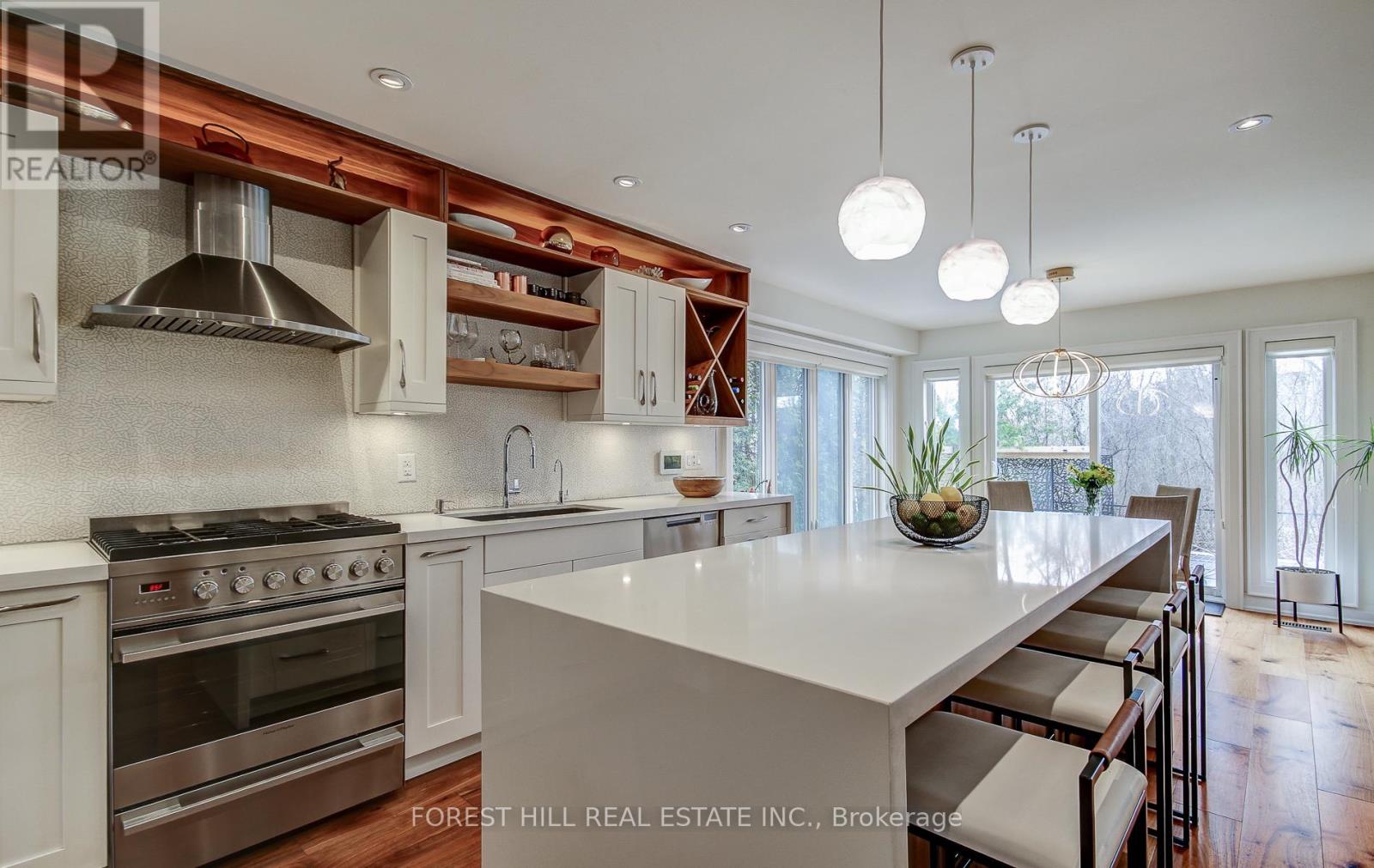 1260 Mapleridge Crescent, Oakville, Ontario  L6M 2H1 - Photo 7 - W12984472