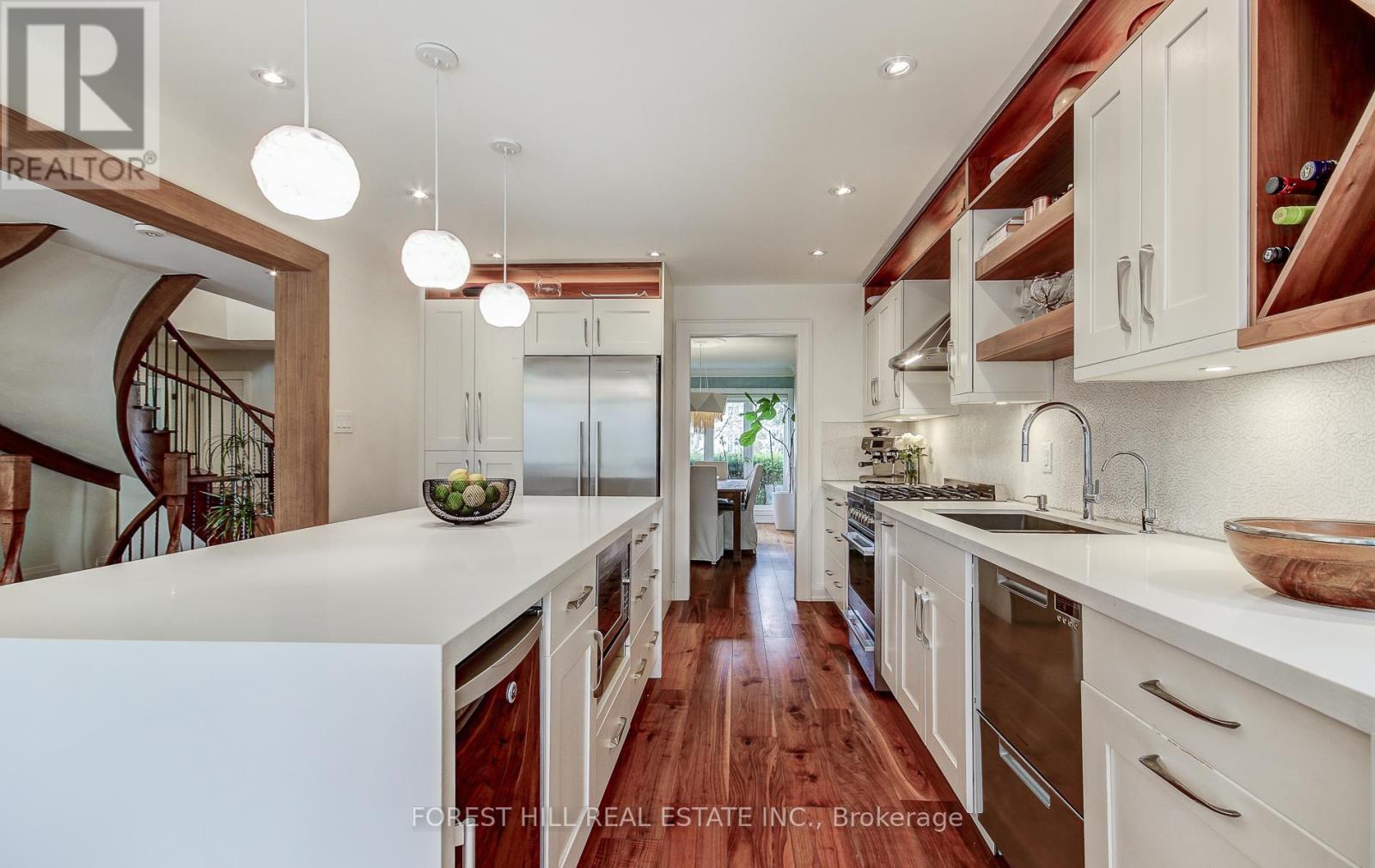 1260 Mapleridge Crescent, Oakville, Ontario  L6M 2H1 - Photo 9 - W12984472