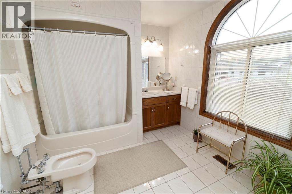 266 Sumach Drive, Burlington, Ontario  L7T 0B5 - Photo 23 - 40818345