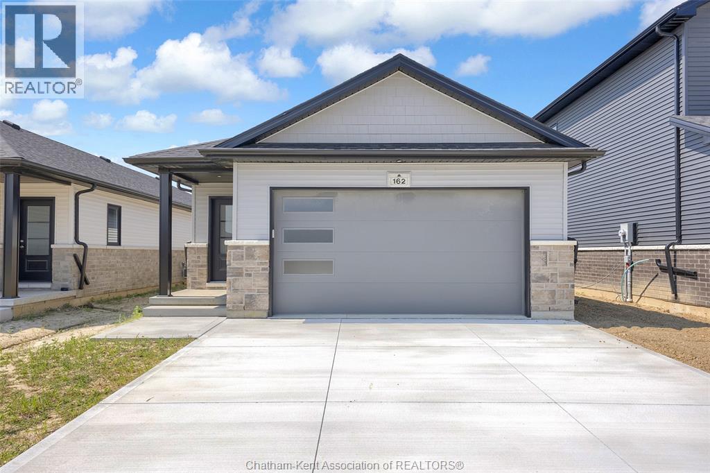 162 Ironwood Trail, Chatham, Ontario  N7M 0T3 - Photo 3 - 26007813