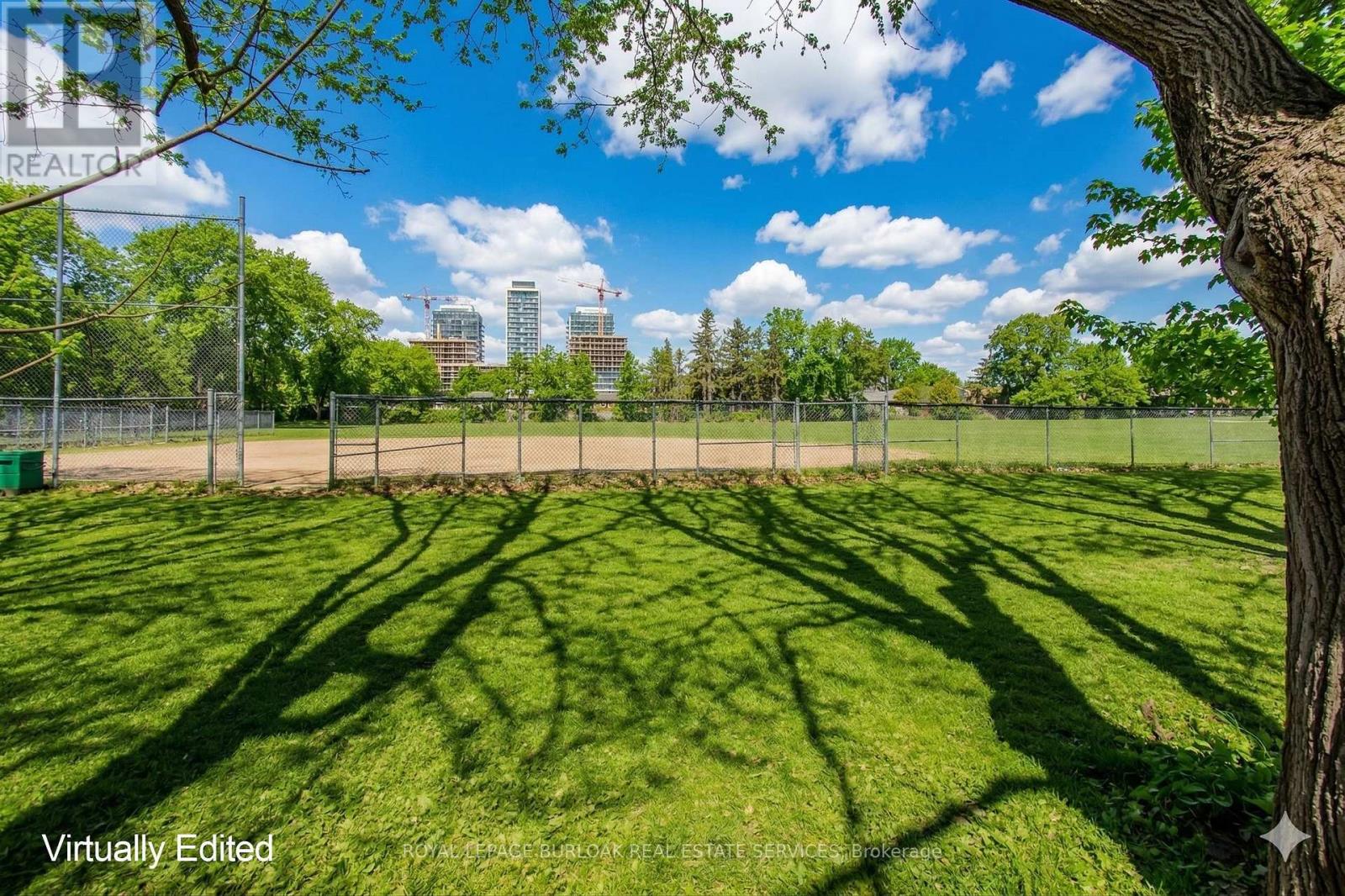 2121 Prospect Street, Burlington, Ontario  L7R 1Z2 - Photo 9 - W12978510