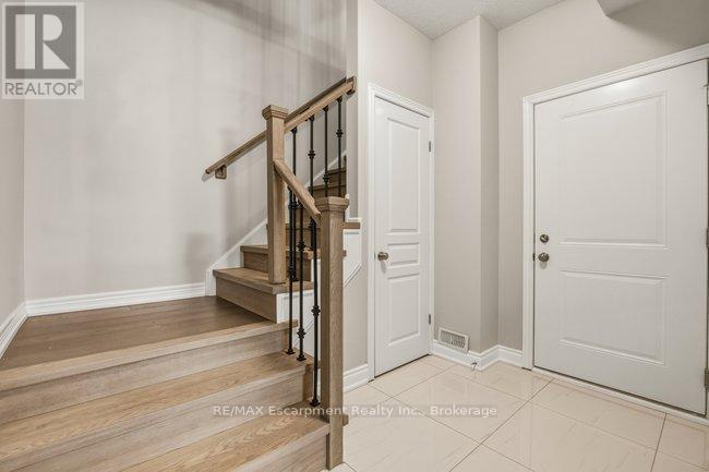 4128 Palermo Common, Burlington, Ontario  L7L 0G7 - Photo 8 - W12984484