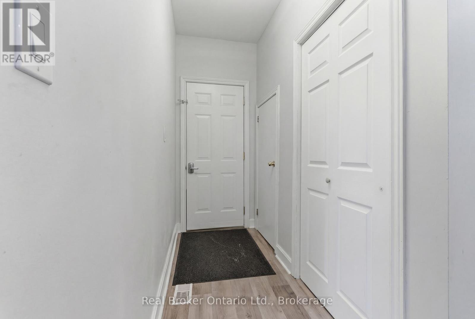 154 Niagara Falls Road, Thorold, Ontario  L2V 1H6 - Photo 10 - X12984512