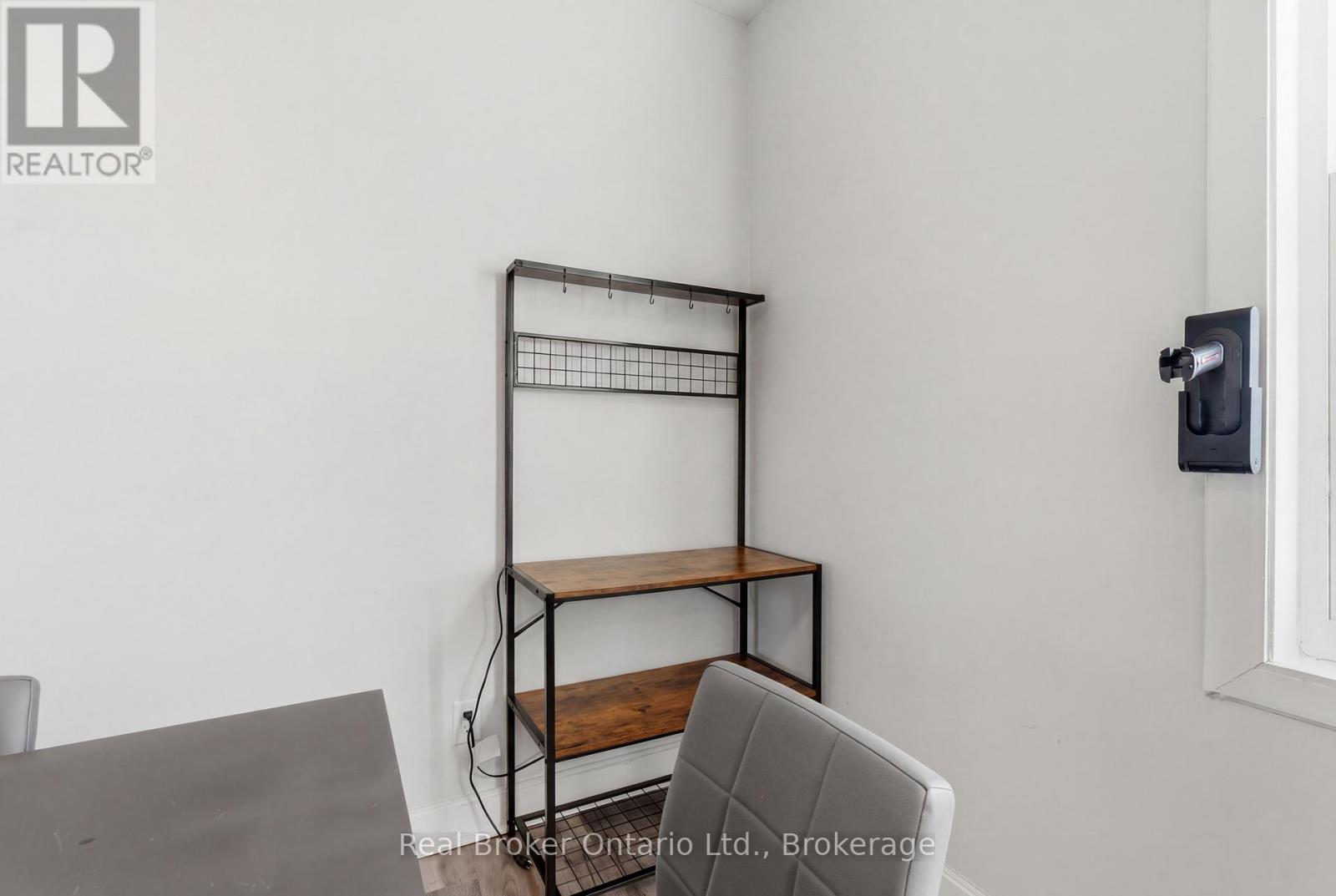 154 Niagara Falls Road, Thorold, Ontario  L2V 1H6 - Photo 11 - X12984512