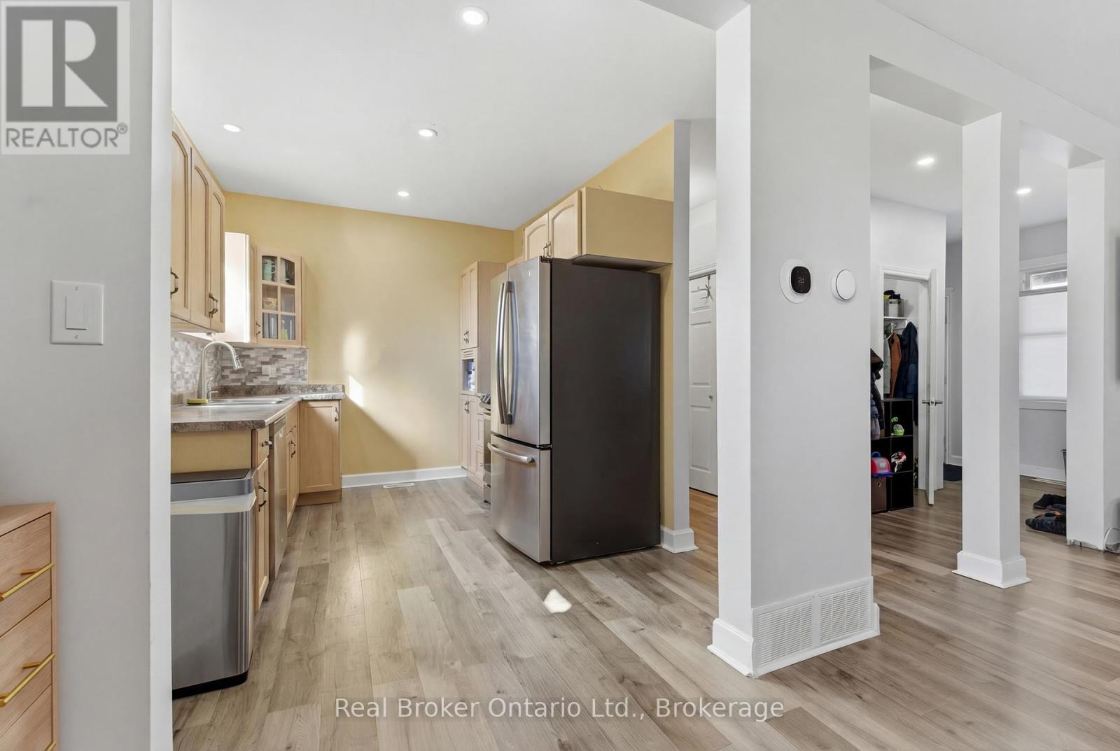 154 Niagara Falls Road, Thorold, Ontario  L2V 1H6 - Photo 15 - X12984512