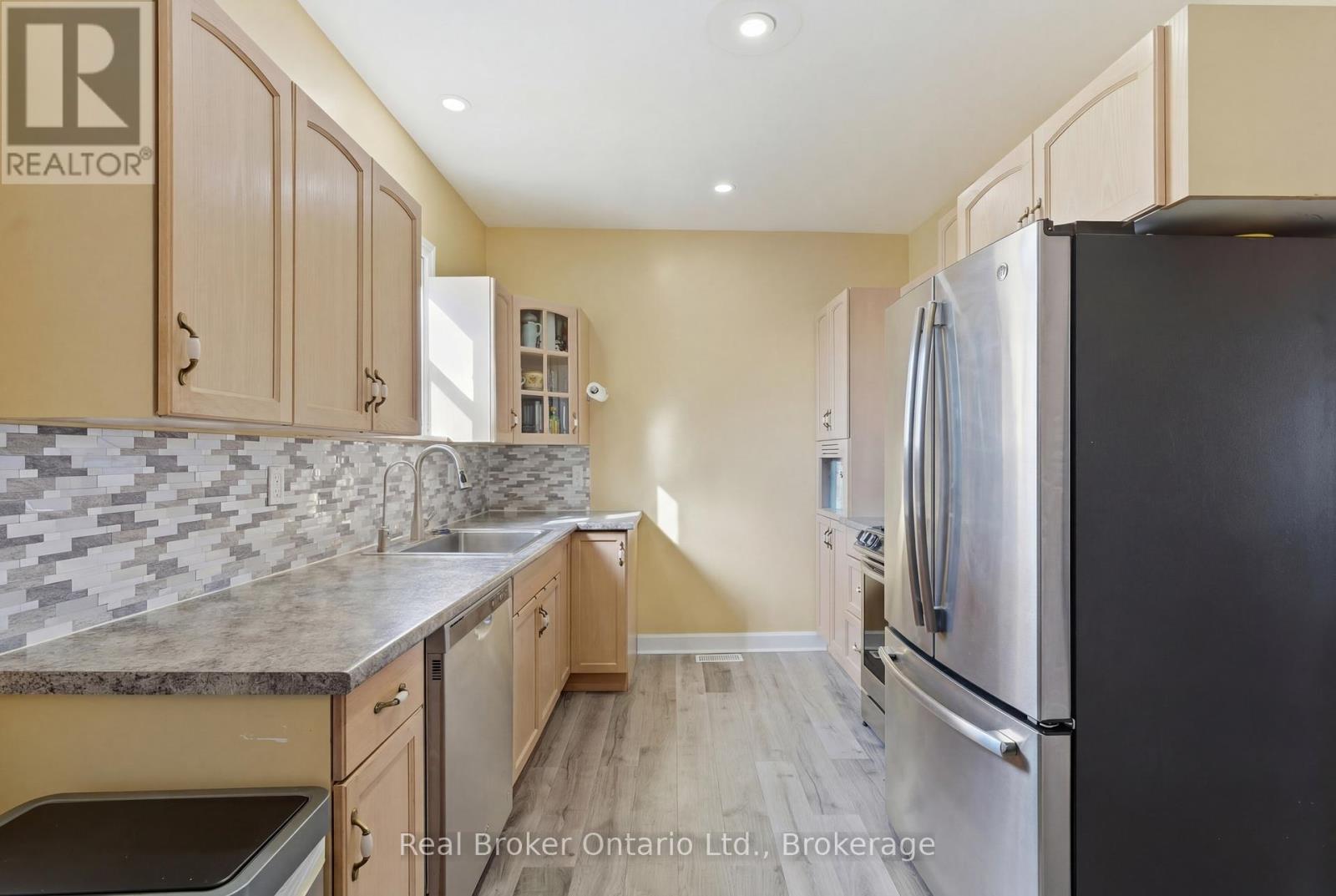 154 Niagara Falls Road, Thorold, Ontario  L2V 1H6 - Photo 17 - X12984512