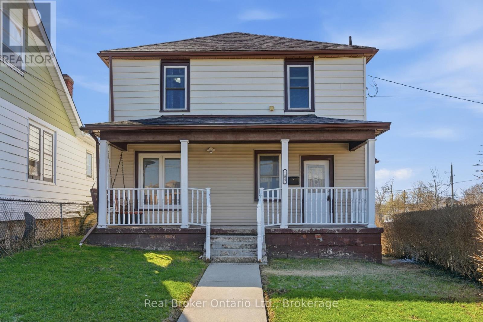 154 Niagara Falls Road, Thorold, Ontario  L2V 1H6 - Photo 2 - X12984512