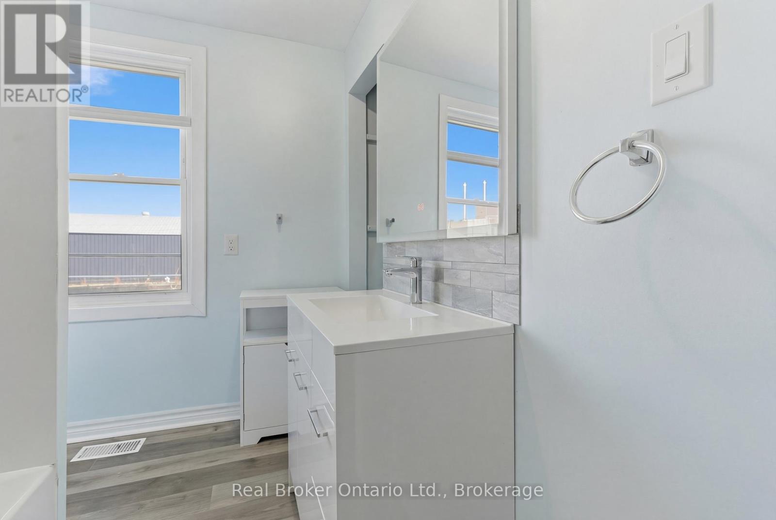 154 Niagara Falls Road, Thorold, Ontario  L2V 1H6 - Photo 32 - X12984512