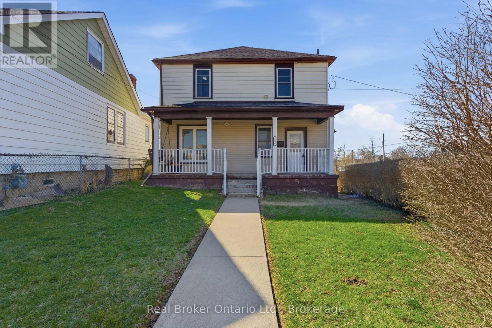 154 Niagara Falls Road, Thorold, Ontario  L2V 1H6 - Photo 5 - X12984512