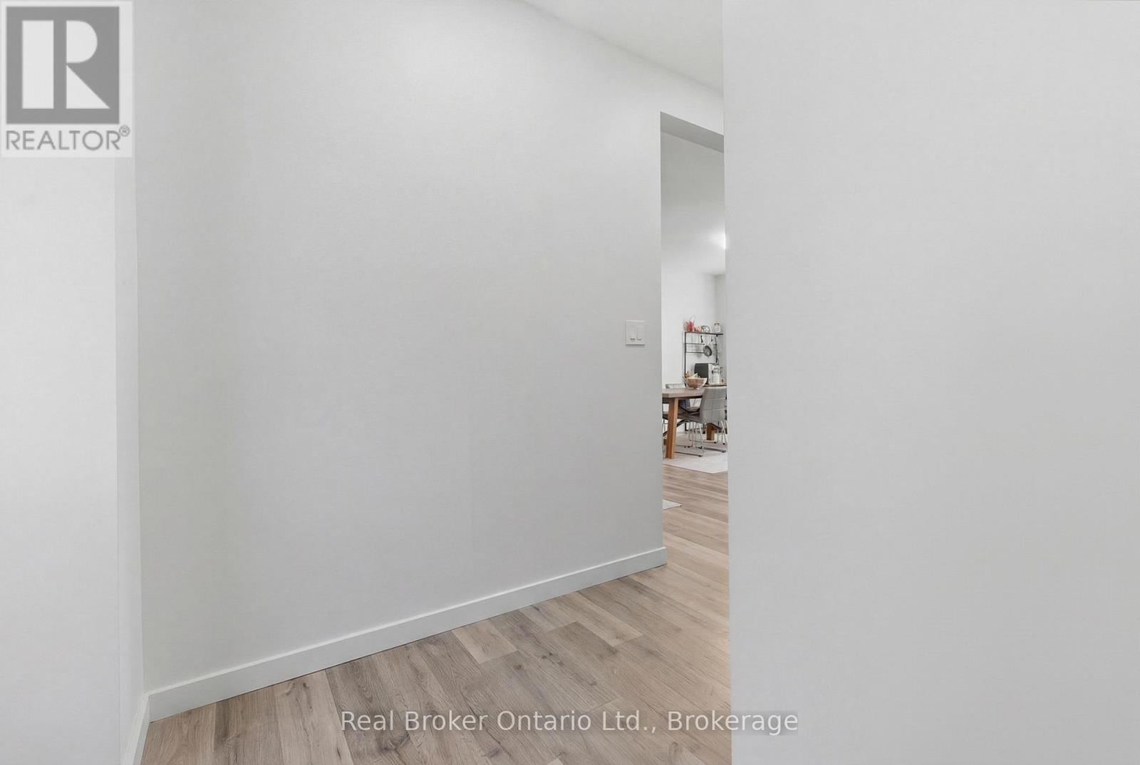 154 Niagara Falls Road, Thorold, Ontario  L2V 1H6 - Photo 7 - X12984512