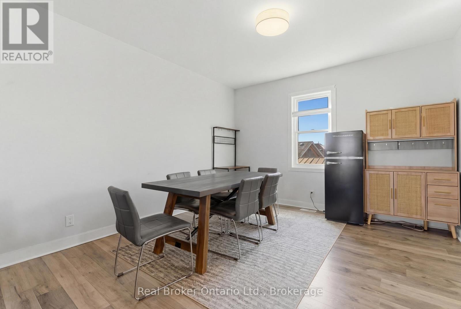 154 Niagara Falls Road, Thorold, Ontario  L2V 1H6 - Photo 8 - X12984512