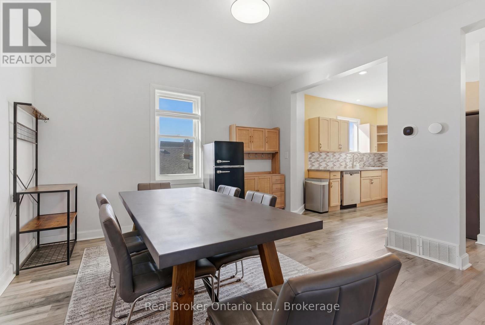 154 Niagara Falls Road, Thorold, Ontario  L2V 1H6 - Photo 9 - X12984512