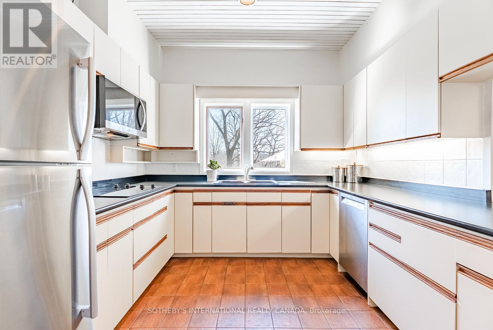 20 Ridgeview Court, Hamilton, Ontario  L9G 3X9 - Photo 18 - X12984370