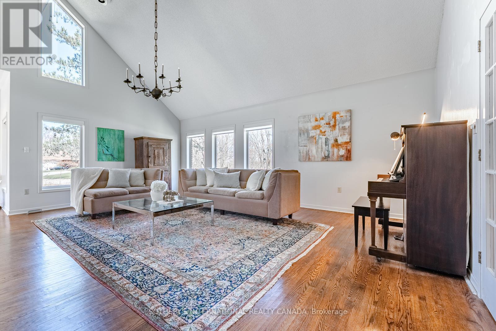 20 Ridgeview Court, Hamilton, Ontario  L9G 3X9 - Photo 9 - X12984370