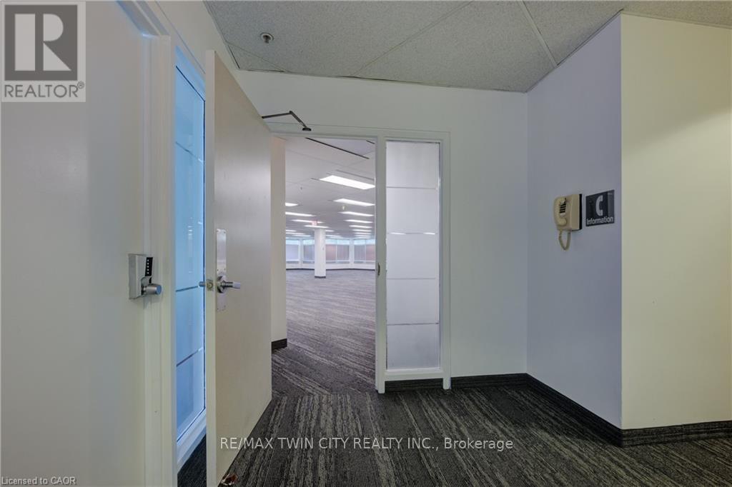 575 Riverbend Drive, Kitchener, Ontario  N2K 3S3 - Photo 22 - X12984402