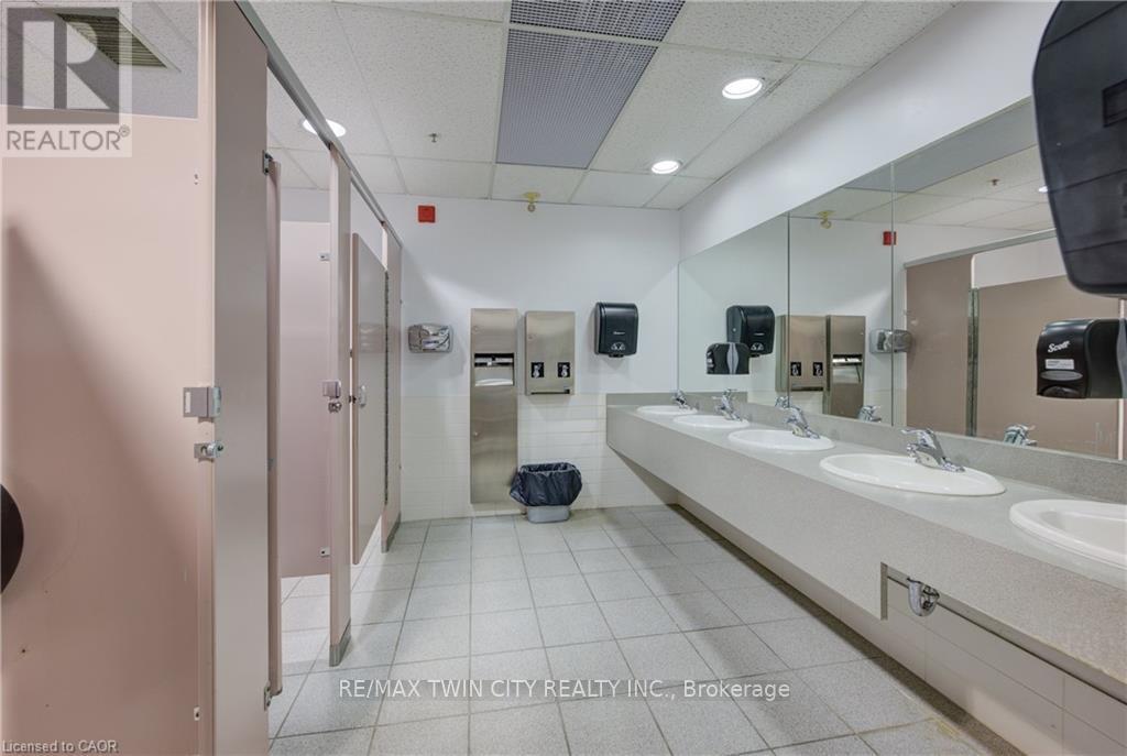 575 Riverbend Drive, Kitchener, Ontario  N2K 3S3 - Photo 36 - X12984402