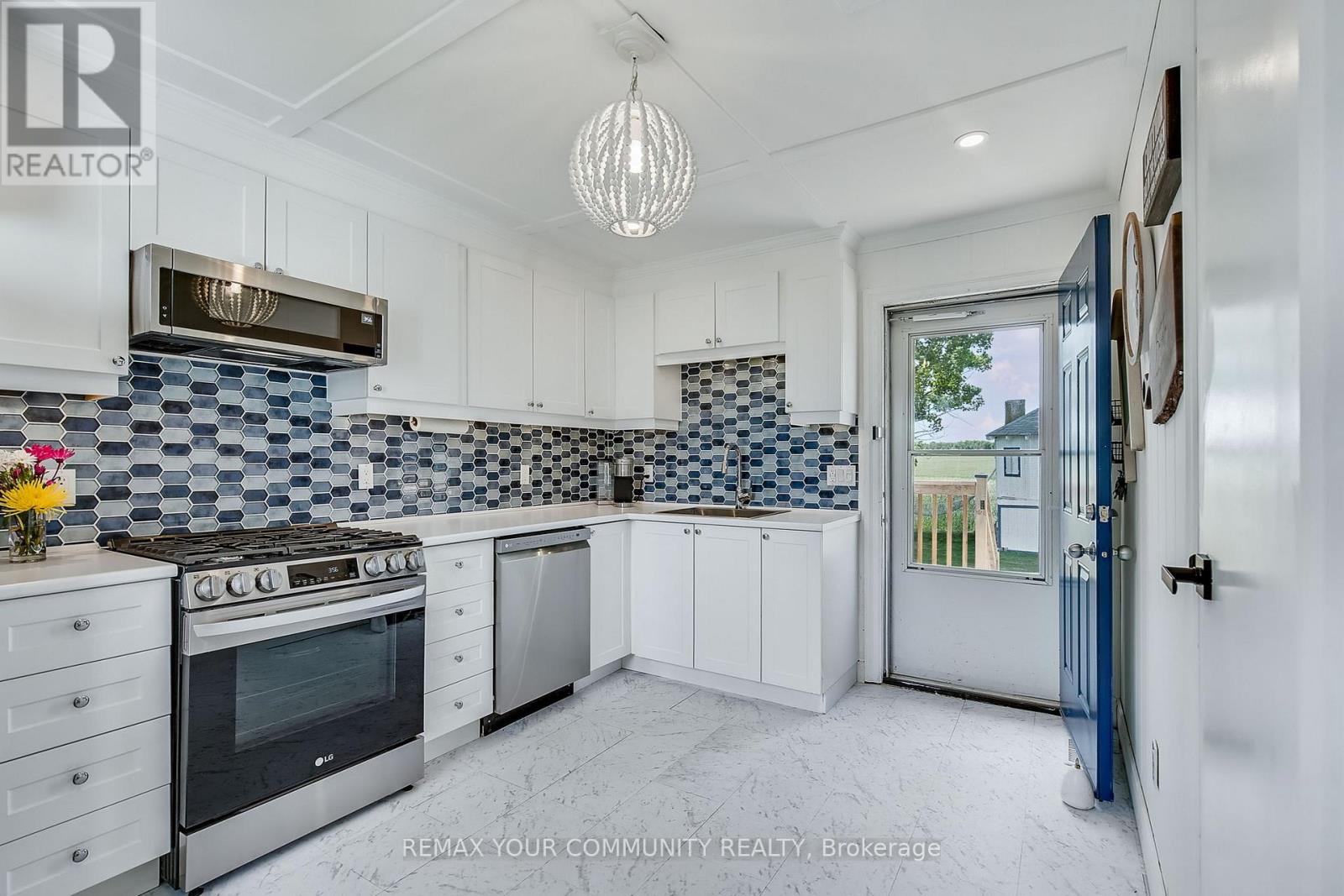 33 Fairwell Avenue, Haldimand, Ontario  N0A 1P0 - Photo 7 - X12984418