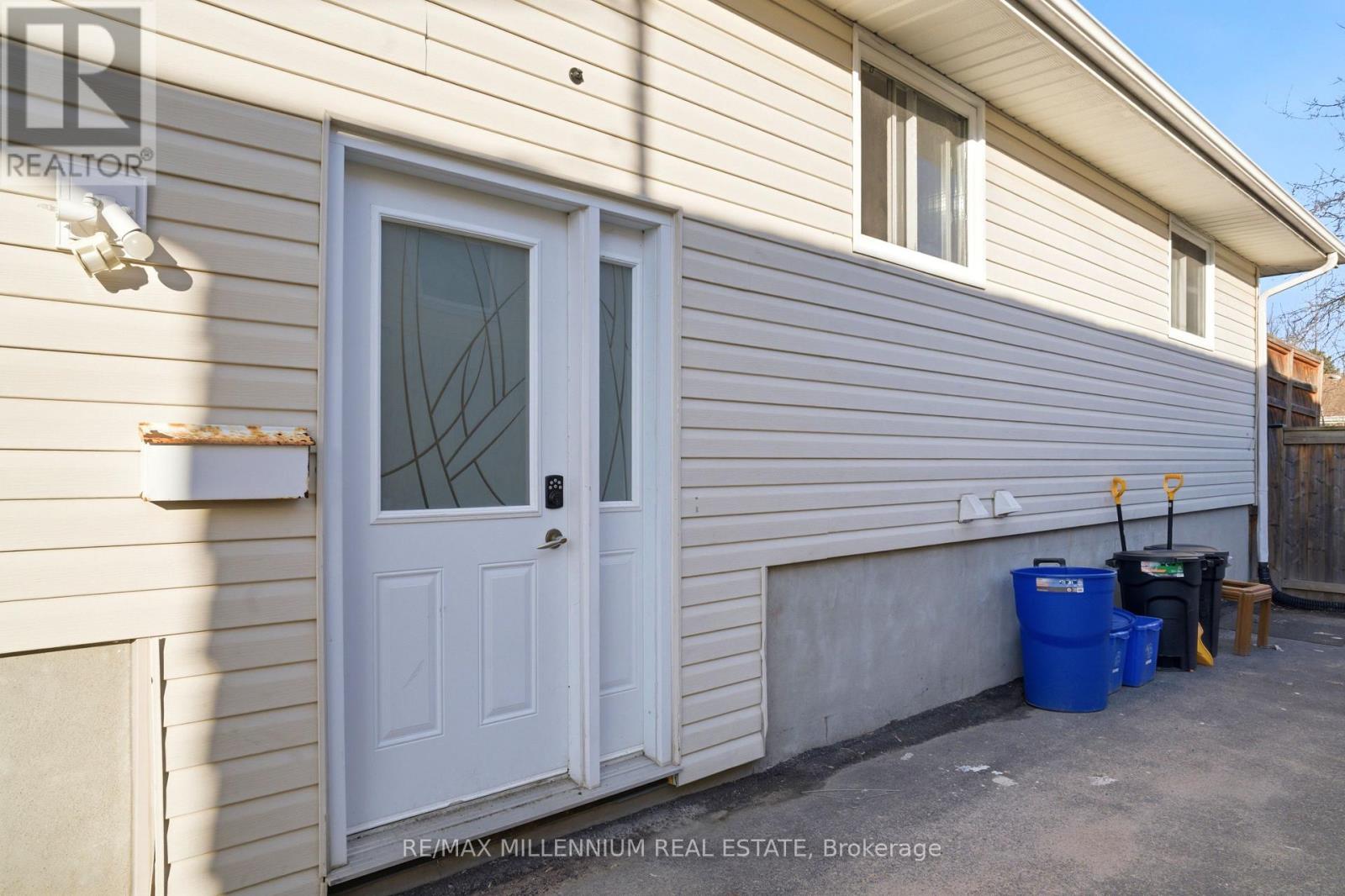 8 Plumtree Place, North Bay (Ferris), Ontario  P1A 3Y6 - Photo 2 - X12984450