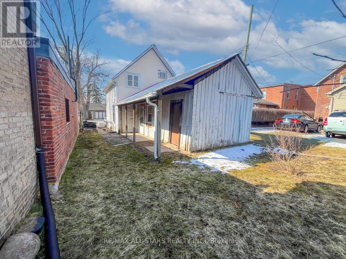 138 Antrim Street, Peterborough, Ontario  K9H 3G3 - Photo 3 - X12979584