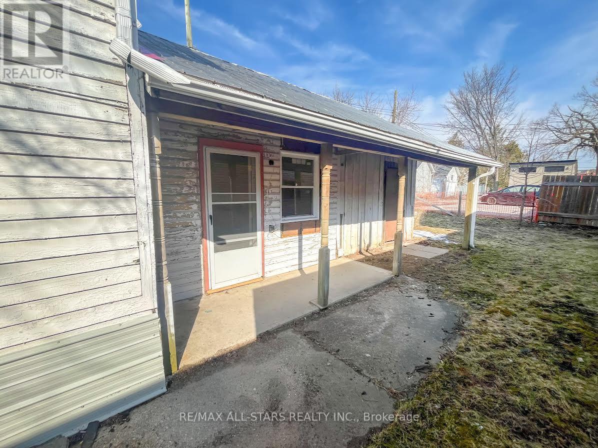 138 Antrim Street, Peterborough, Ontario  K9H 3G3 - Photo 2 - X12979584