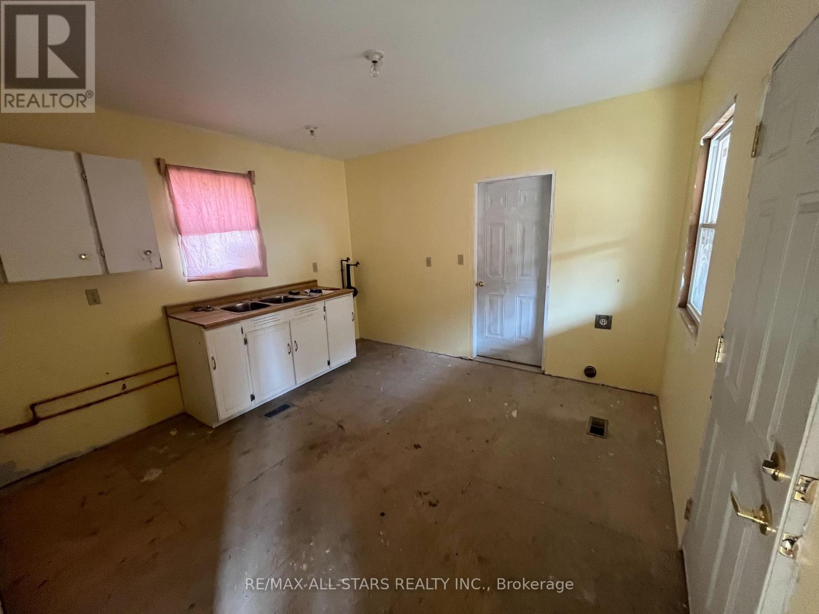 138 Antrim Street, Peterborough, Ontario  K9H 3G3 - Photo 4 - X12979584