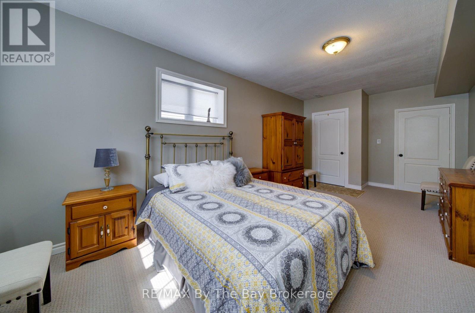 69 White Sands Way, Wasaga Beach, Ontario  L9Z 0E1 - Photo 17 - S12984532