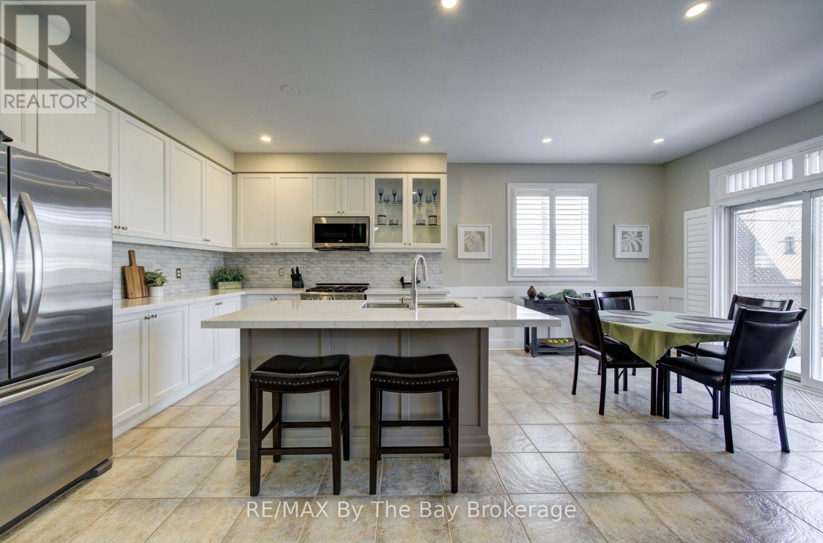 69 White Sands Way, Wasaga Beach, Ontario  L9Z 0E1 - Photo 2 - S12984532