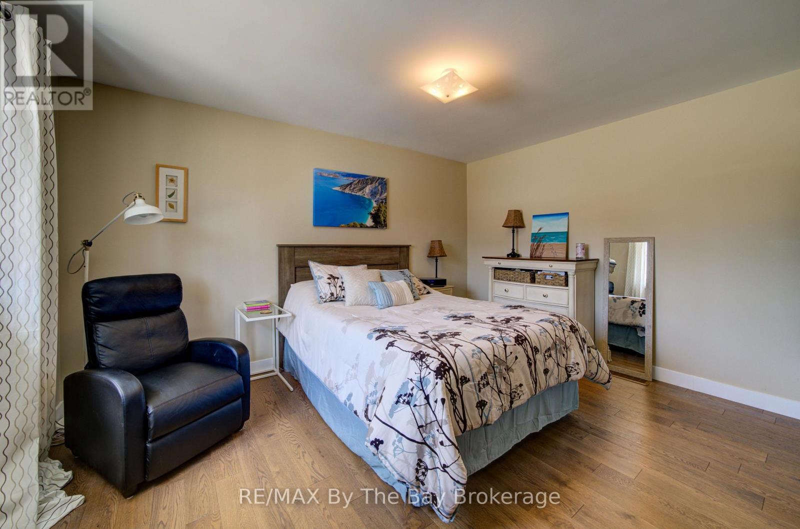 9 Frederick Dr. Drive, Wasaga Beach, Ontario  L9Z 1P9 - Photo 12 - S12984614