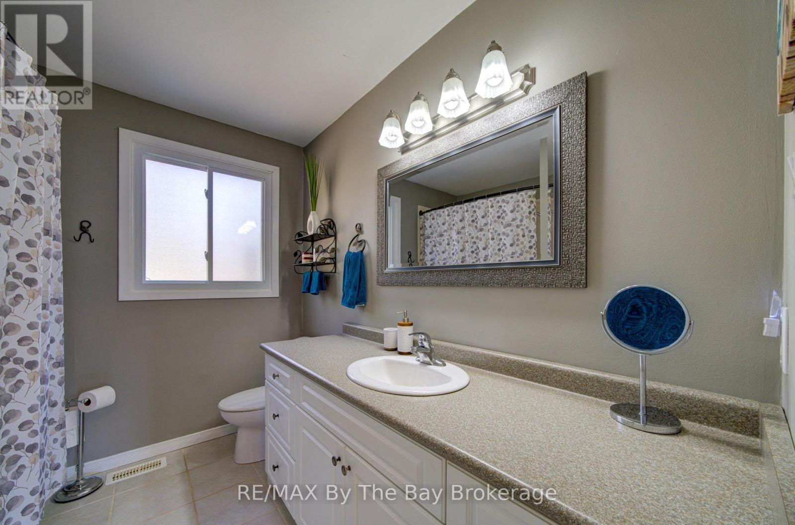 9 Frederick Dr. Drive, Wasaga Beach, Ontario  L9Z 1P9 - Photo 15 - S12984614