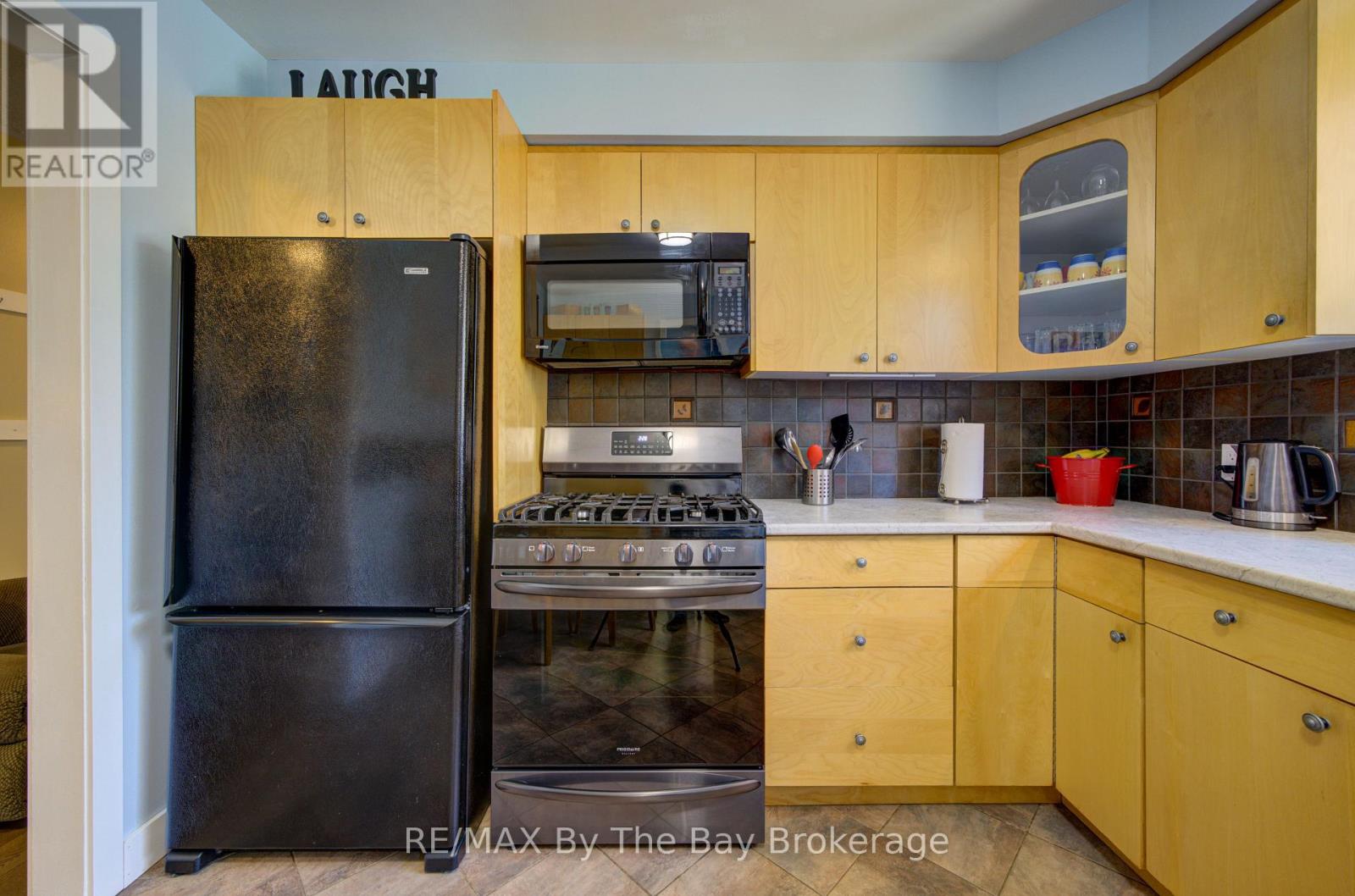 9 Frederick Dr. Drive, Wasaga Beach, Ontario  L9Z 1P9 - Photo 8 - S12984614