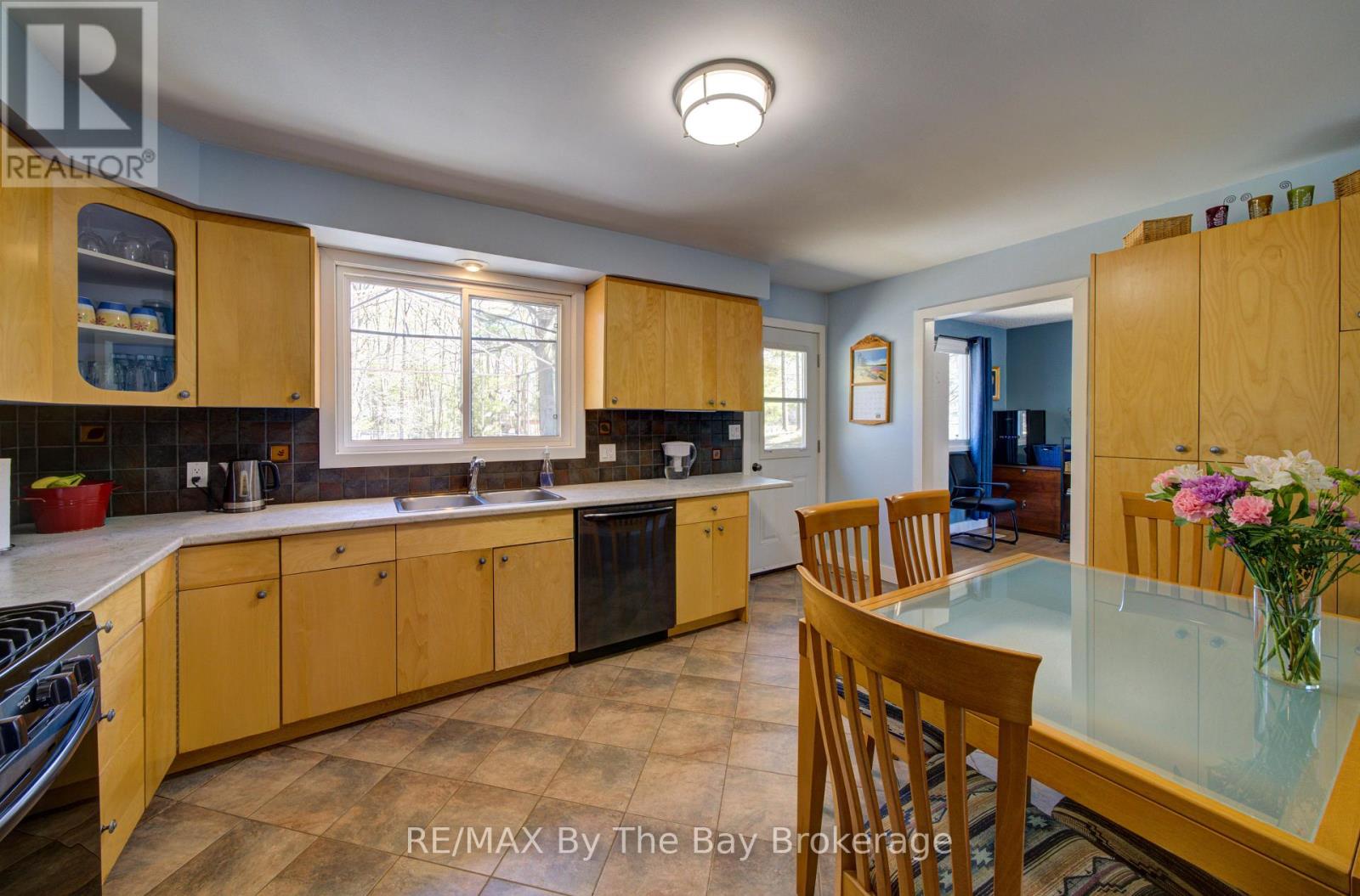 9 Frederick Dr. Drive, Wasaga Beach, Ontario  L9Z 1P9 - Photo 9 - S12984614