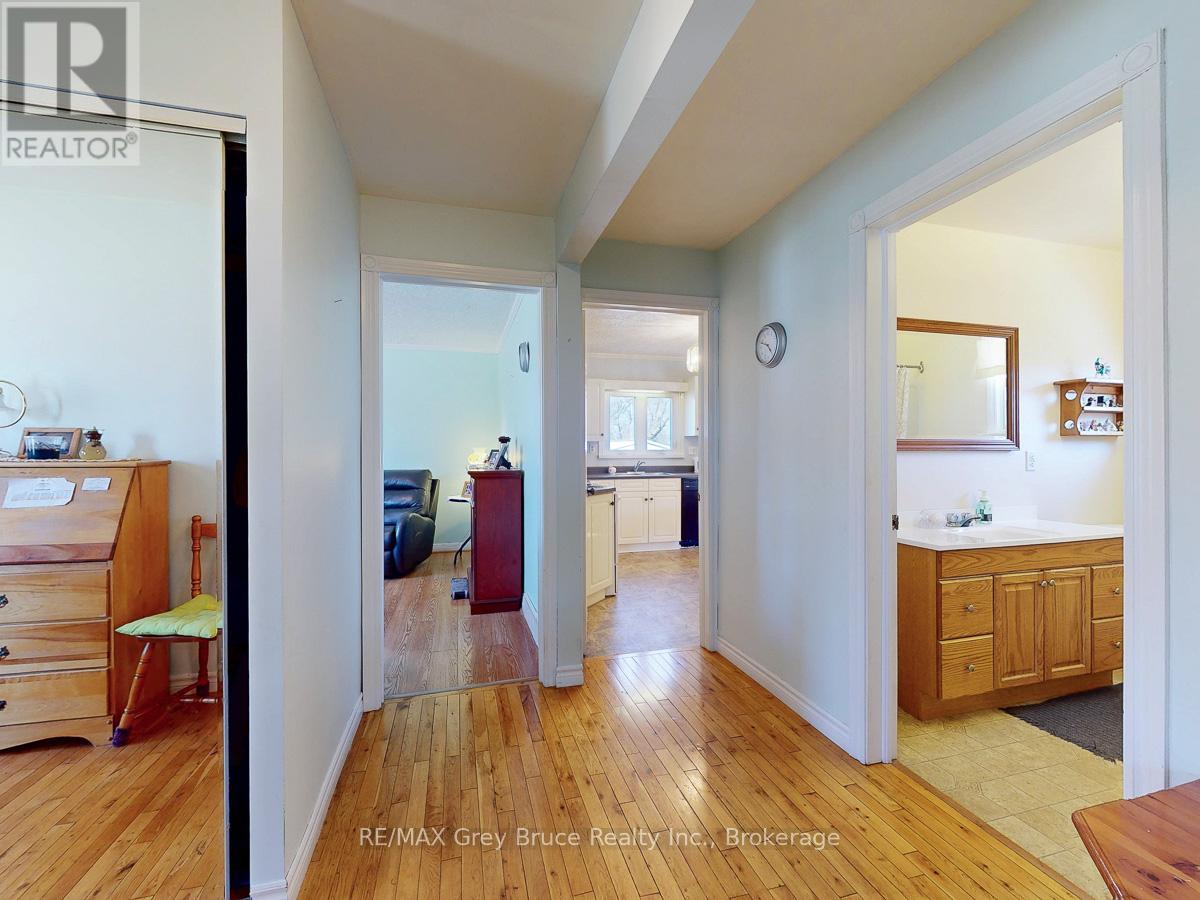 817 11th Street W, Owen Sound, Ontario N4K 3T4 - Photo 10 - X12984570