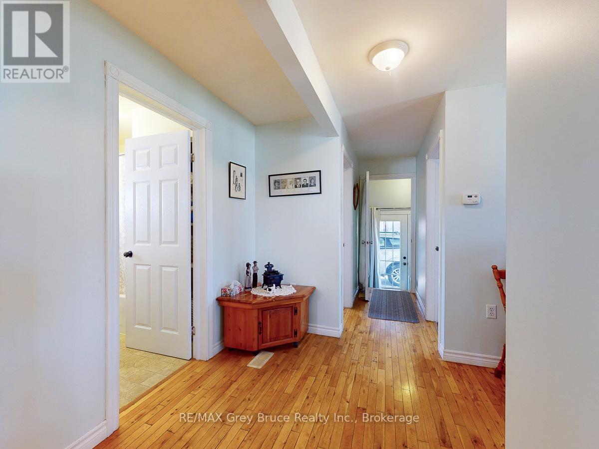 817 11th Street W, Owen Sound, Ontario N4K 3T4 - Photo 11 - X12984570