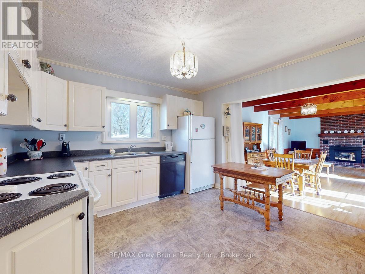 817 11th Street W, Owen Sound, Ontario N4K 3T4 - Photo 12 - X12984570