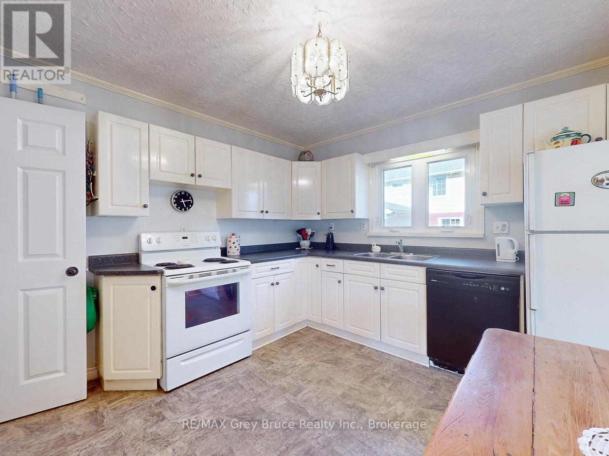 817 11th Street W, Owen Sound, Ontario N4K 3T4 - Photo 13 - X12984570