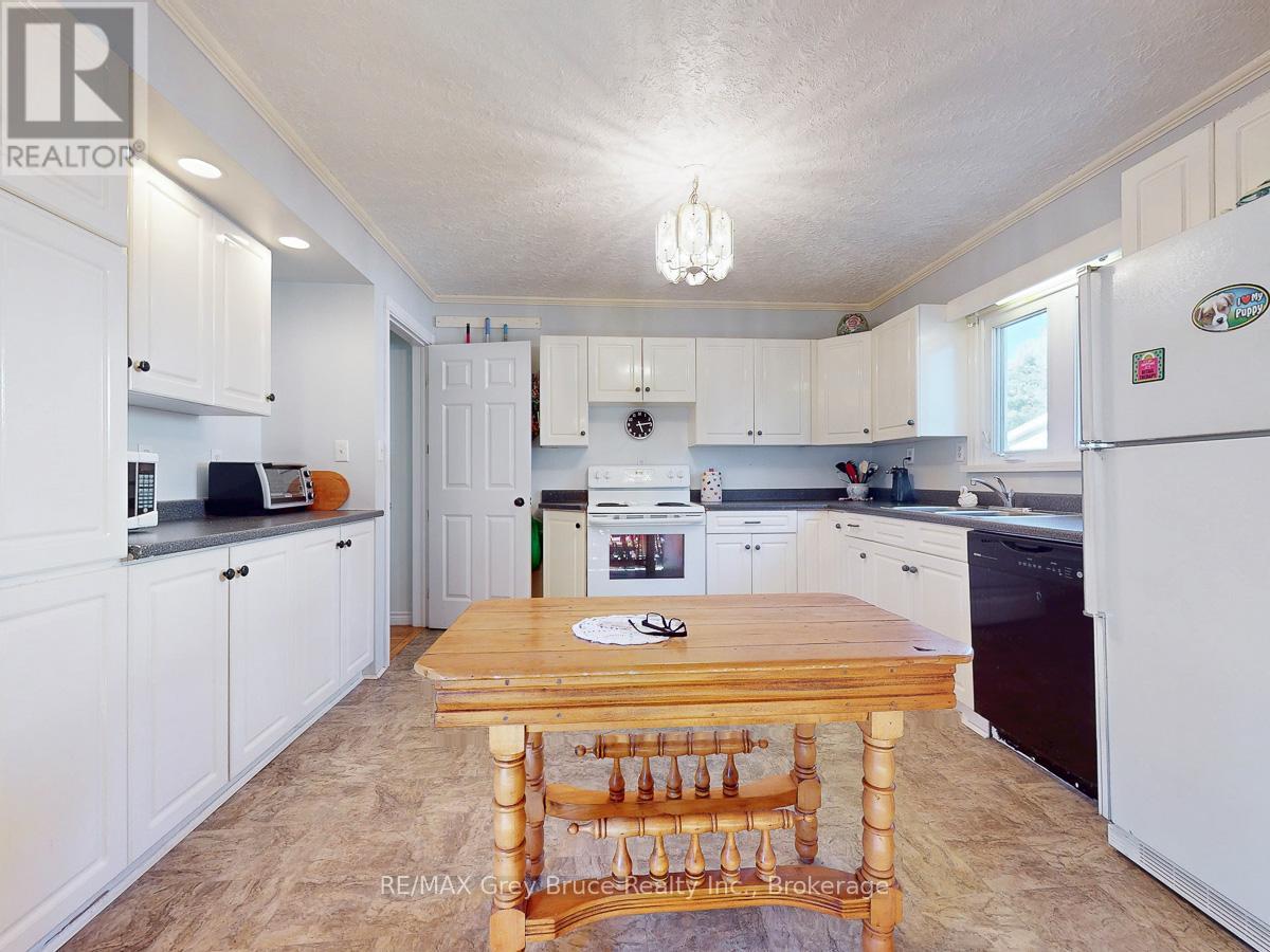 817 11th Street W, Owen Sound, Ontario N4K 3T4 - Photo 15 - X12984570