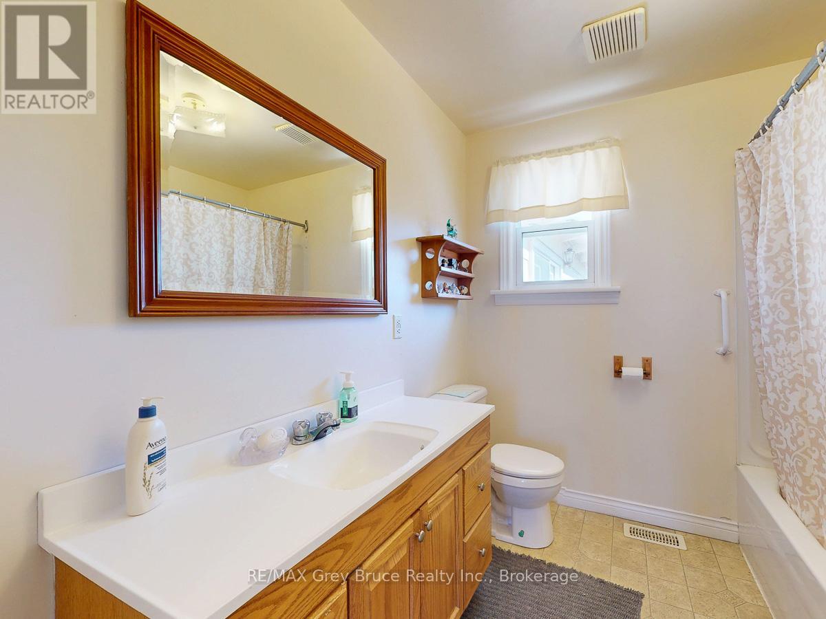 817 11th Street W, Owen Sound, Ontario N4K 3T4 - Photo 21 - X12984570