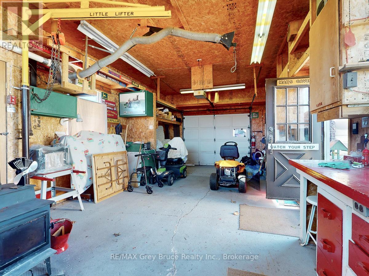 817 11th Street W, Owen Sound, Ontario N4K 3T4 - Photo 43 - X12984570