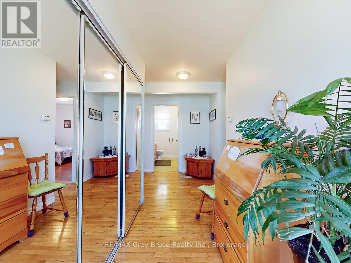 817 11th Street W, Owen Sound, Ontario N4K 3T4 - Photo 9 - X12984570