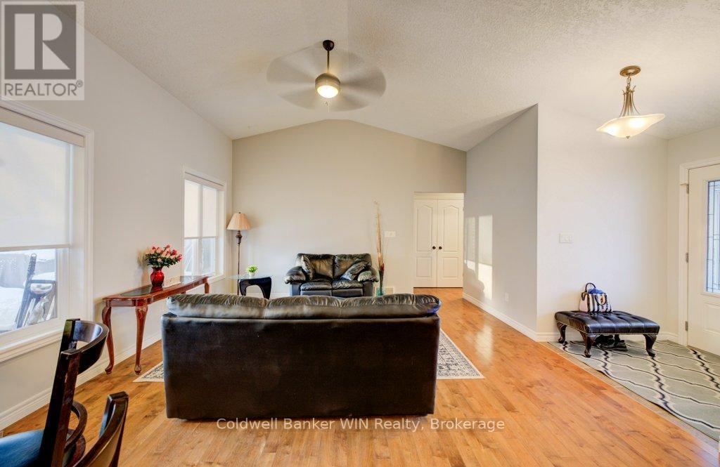 300 Durham Street W, Wellington North, Ontario  N0G 2L1 - Photo 12 - X12984644