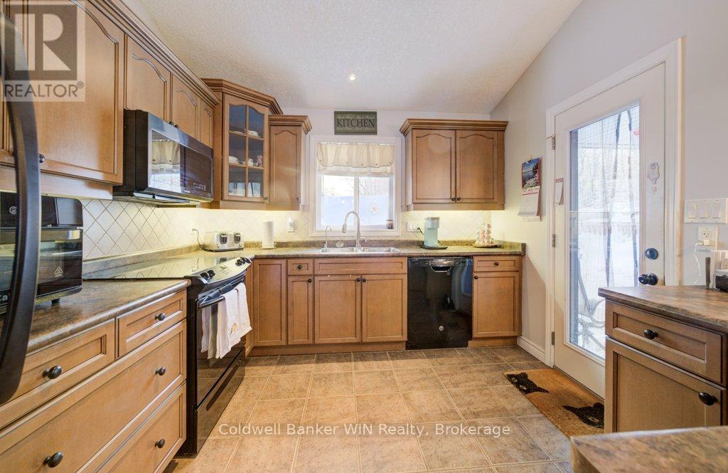 300 Durham Street W, Wellington North, Ontario  N0G 2L1 - Photo 13 - X12984644