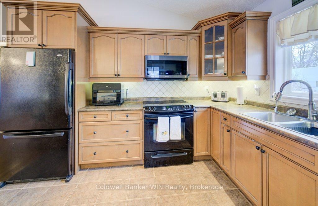 300 Durham Street W, Wellington North, Ontario  N0G 2L1 - Photo 14 - X12984644