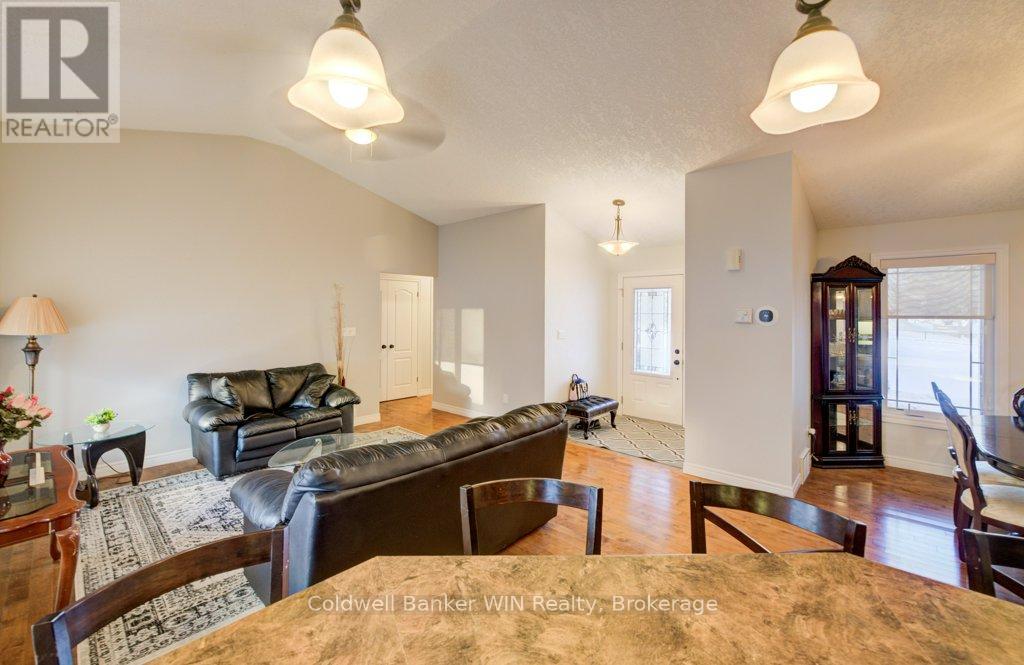 300 Durham Street W, Wellington North, Ontario  N0G 2L1 - Photo 16 - X12984644