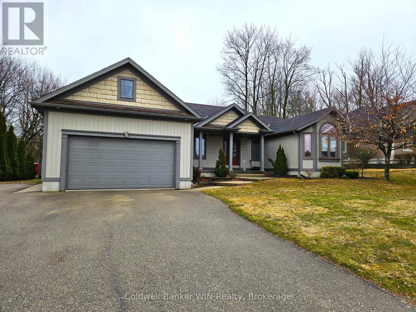 300 Durham Street W, Wellington North, Ontario  N0G 2L1 - Photo 2 - X12984644