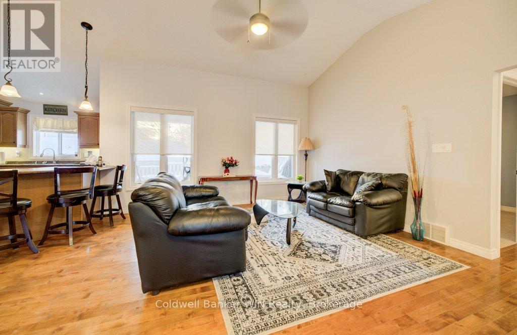 300 Durham Street W, Wellington North, Ontario  N0G 2L1 - Photo 6 - X12984644