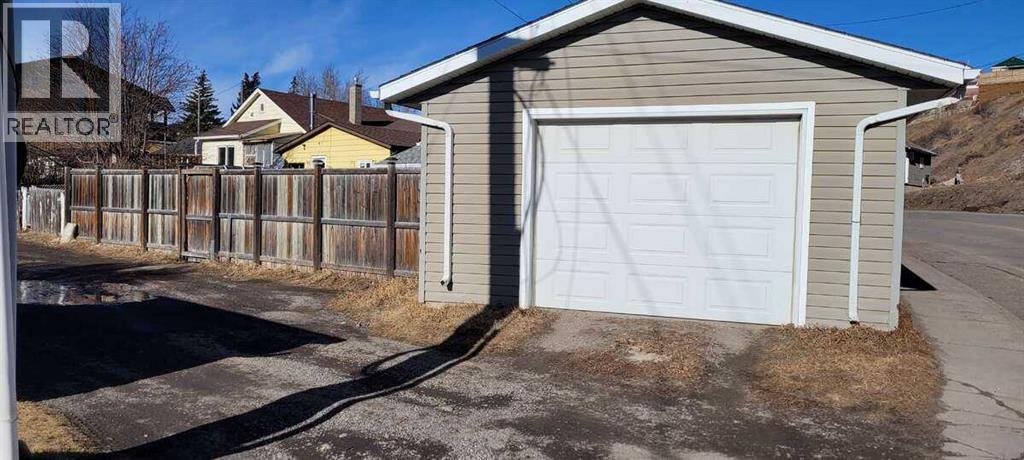 7950 17th Avenue, Coleman, Alberta  T0K 0M0 - Photo 7 - A2299946