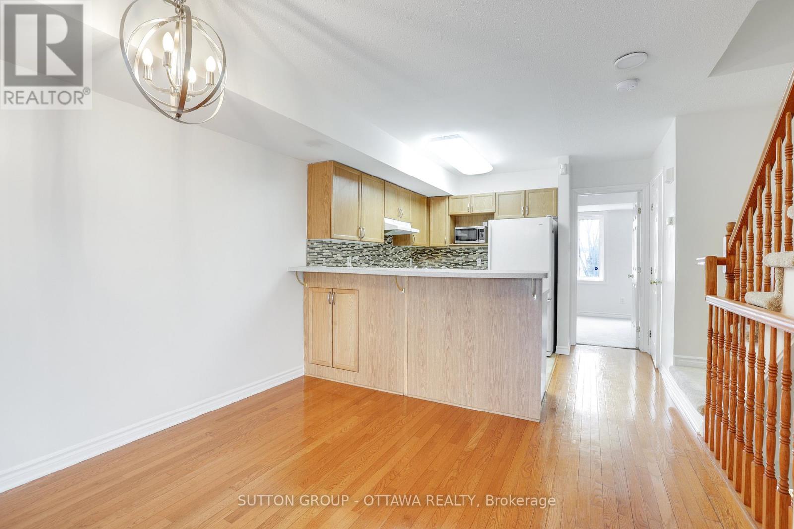 115 Tall Pines Private, Ottawa, Ontario  K2H 1H1 - Photo 14 - X12984562