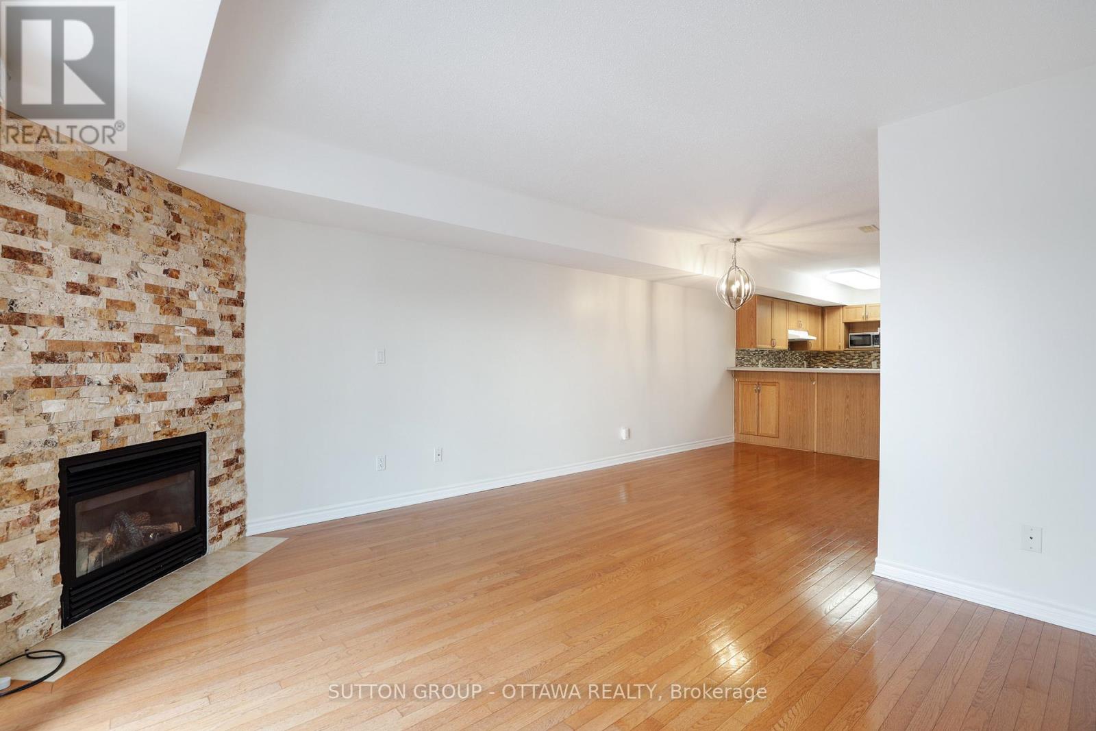 115 Tall Pines Private, Ottawa, Ontario  K2H 1H1 - Photo 17 - X12984562