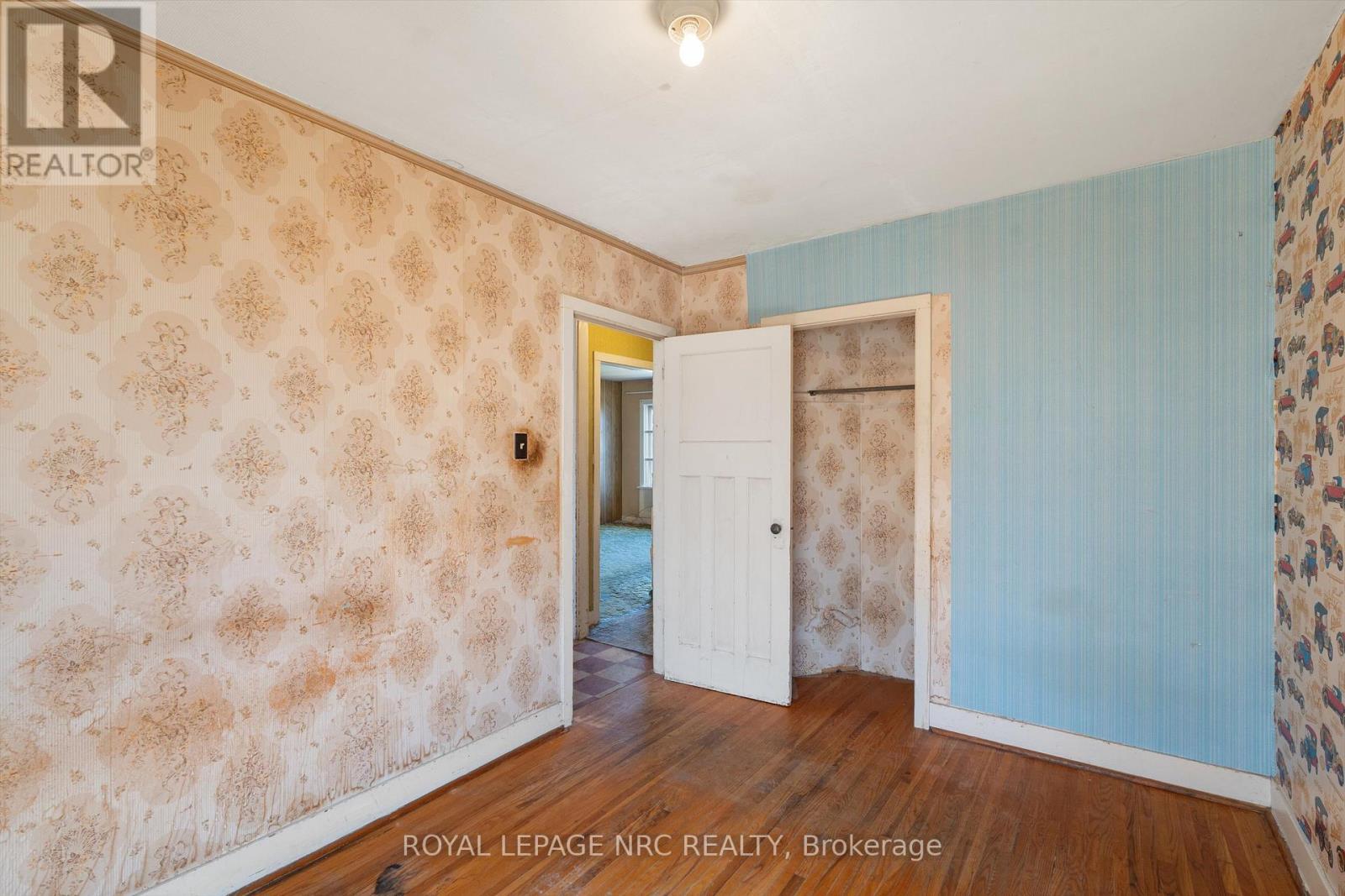 8 Byron Place, St. Catharines, Ontario  L2R 1M2 - Photo 11 - X12984648