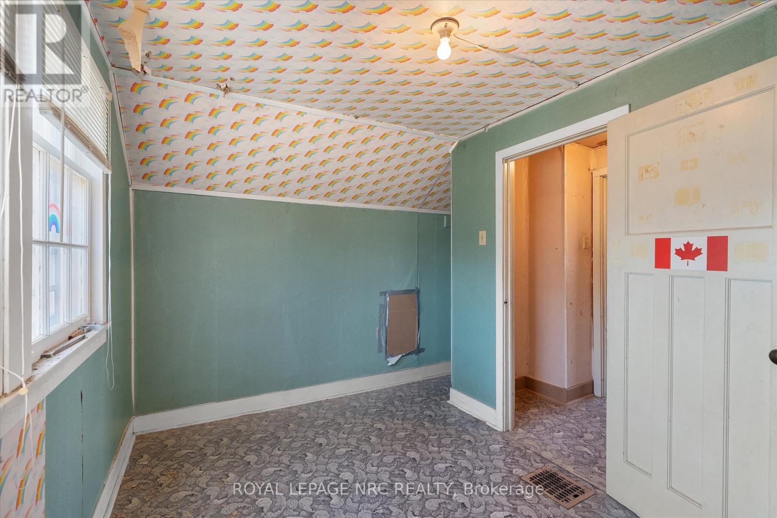 8 Byron Place, St. Catharines, Ontario  L2R 1M2 - Photo 14 - X12984648